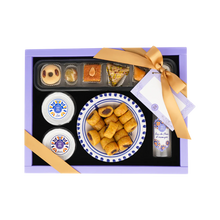 Load image into Gallery viewer, Saveurs Gourmandes Tunisian pastry gift box with assorted baklava and Mediterranean sweets 480g