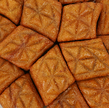 Load image into Gallery viewer, Makroud Kairouan Tunisian date-filled semolina diamond cookies 700g