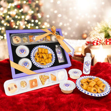 Load image into Gallery viewer, Saveurs Gourmandes Tunisian pastry gift box with assorted baklava and Mediterranean sweets 480g
