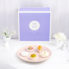 Load image into Gallery viewer, Assorted Almond Box 1kg
